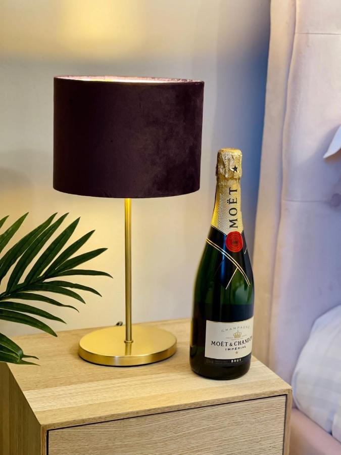 Kist Accommodates - Stylish Headingley Apartment - Parking - 500 Mps Wifi Meanwood Exterior photo